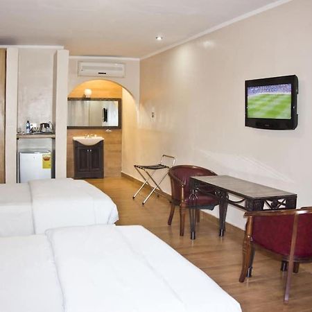 Tropical Enclave Hotel Accra Bagian luar foto