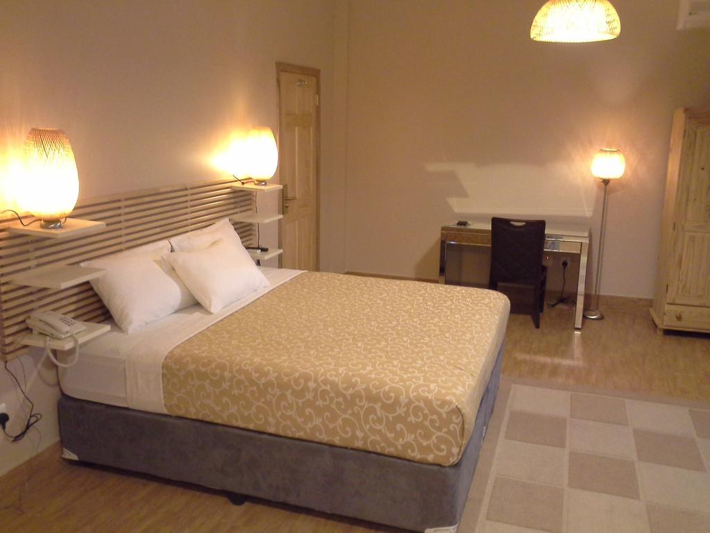 Tropical Enclave Hotel Accra Ruang foto
