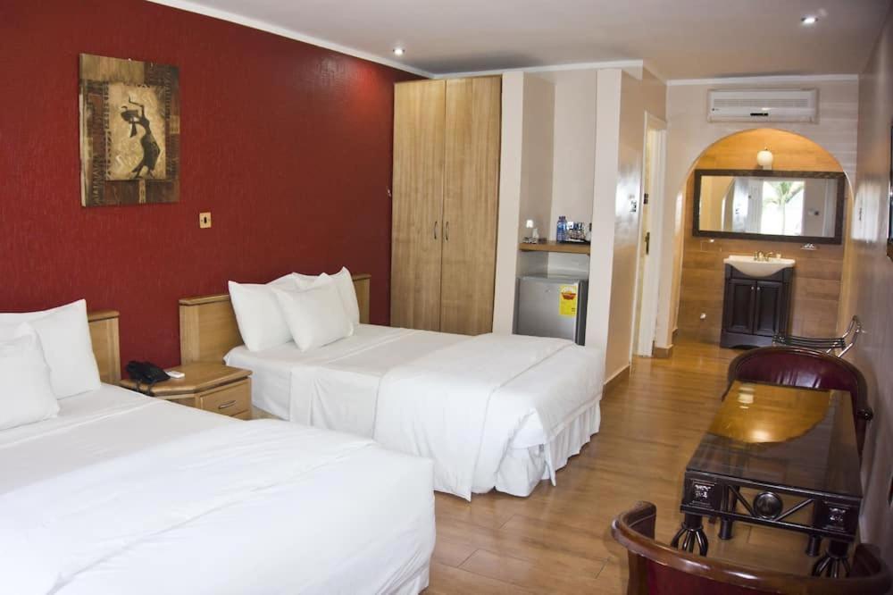 Tropical Enclave Hotel Accra Bagian luar foto
