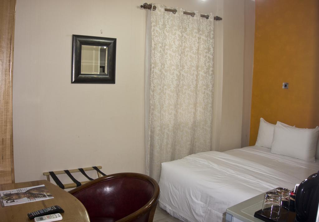 Tropical Enclave Hotel Accra Bagian luar foto