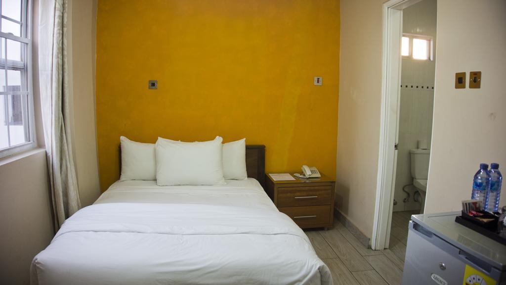 Tropical Enclave Hotel Accra Bagian luar foto