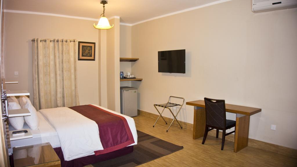 Tropical Enclave Hotel Accra Bagian luar foto