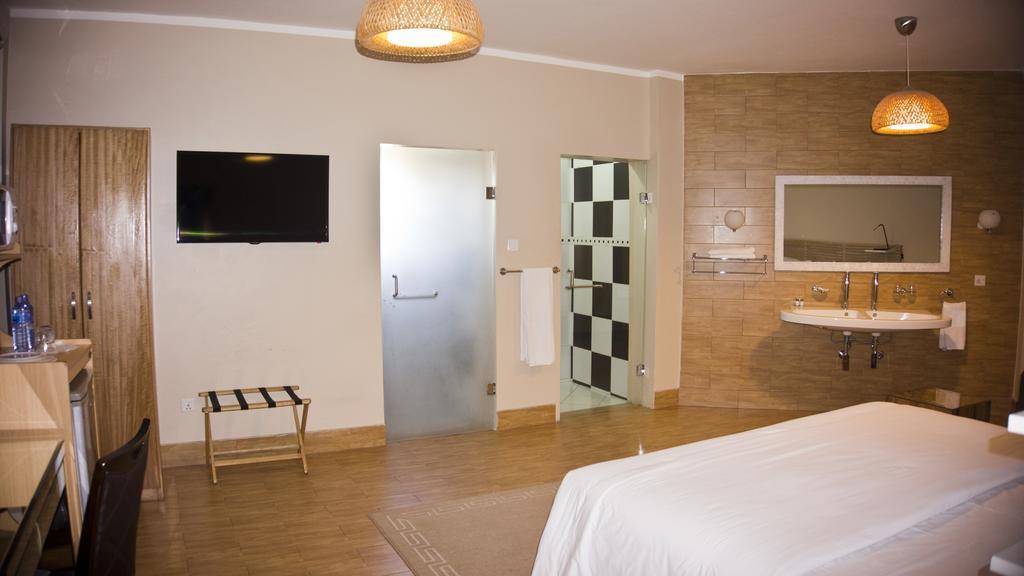 Tropical Enclave Hotel Accra Bagian luar foto