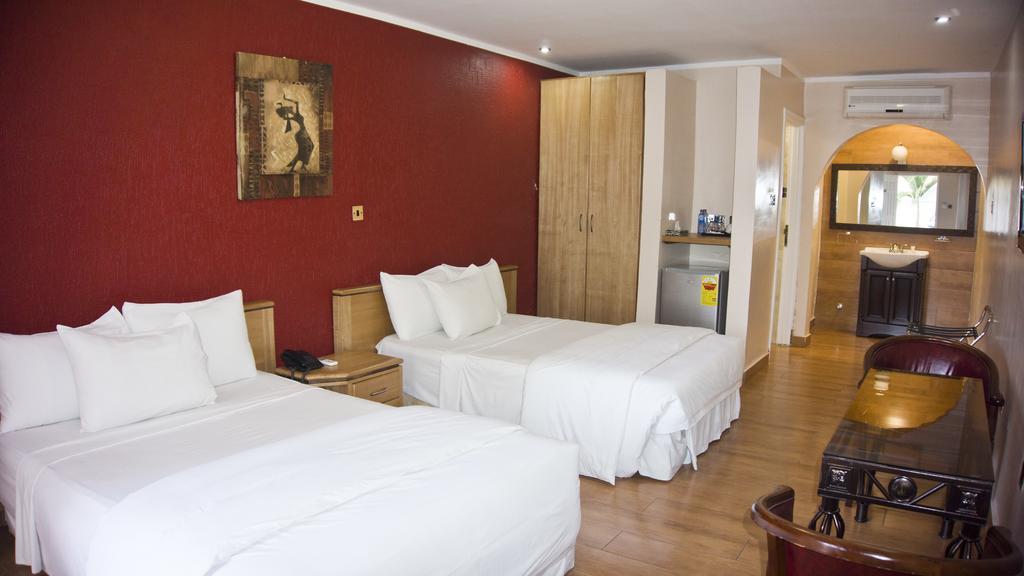 Tropical Enclave Hotel Accra Bagian luar foto