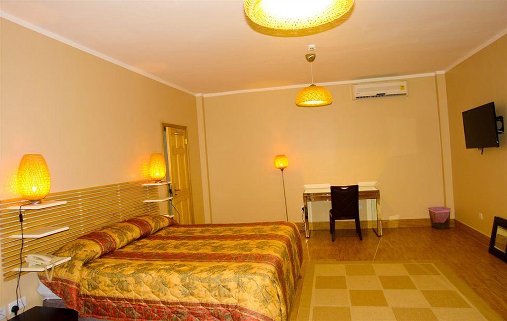 Tropical Enclave Hotel Accra Bagian luar foto