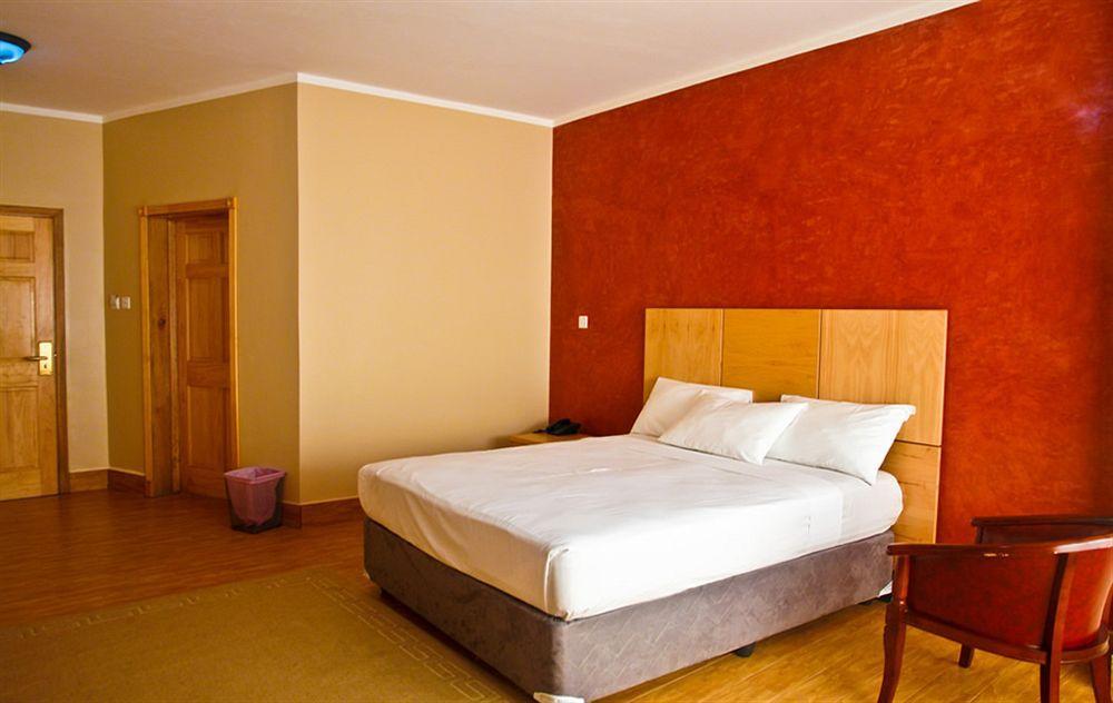 Tropical Enclave Hotel Accra Bagian luar foto
