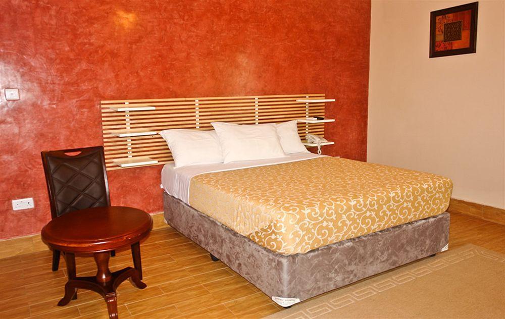 Tropical Enclave Hotel Accra Bagian luar foto