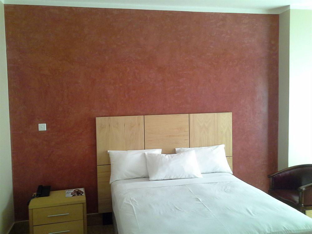 Tropical Enclave Hotel Accra Bagian luar foto