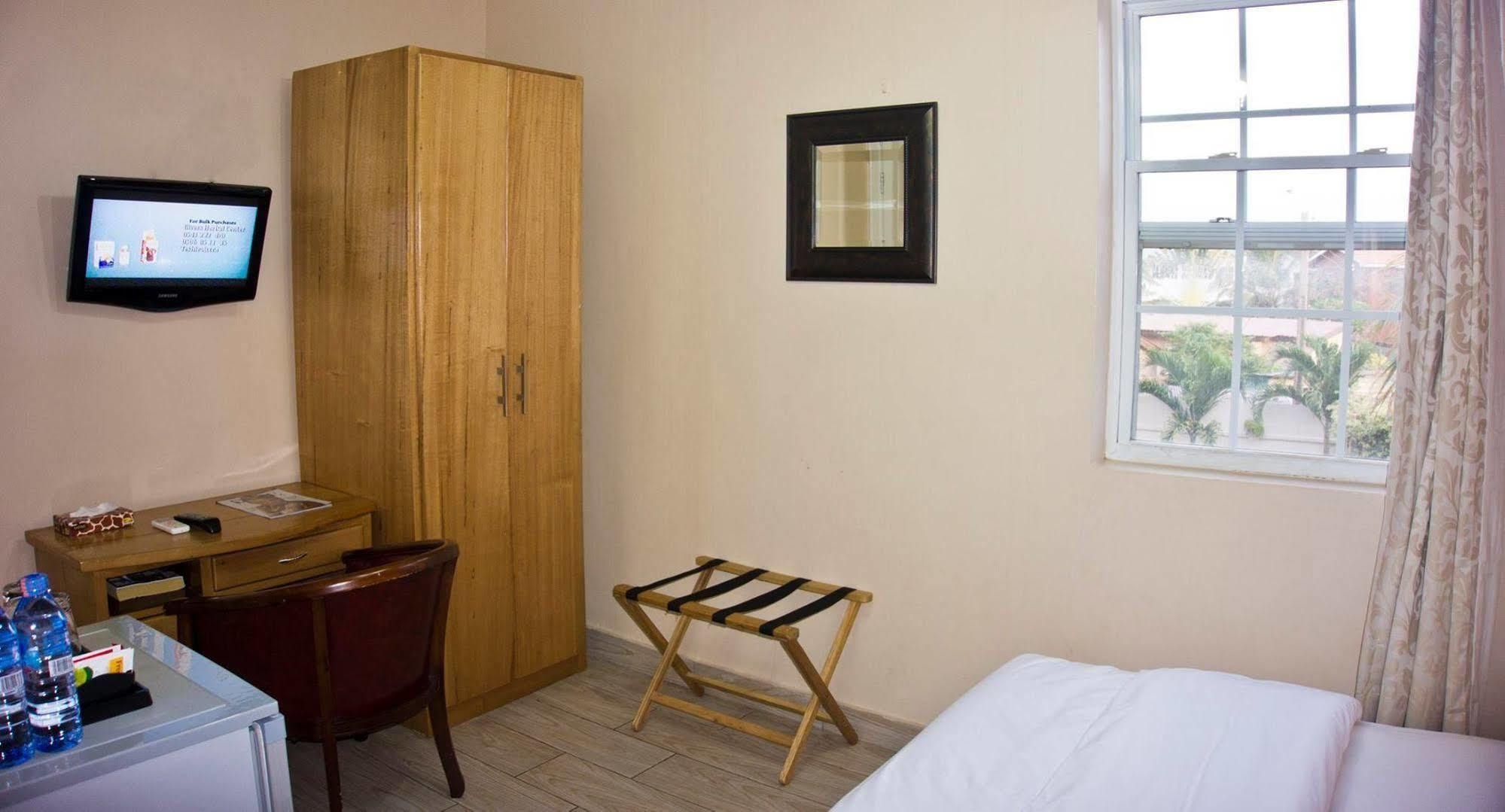 Tropical Enclave Hotel Accra Bagian luar foto