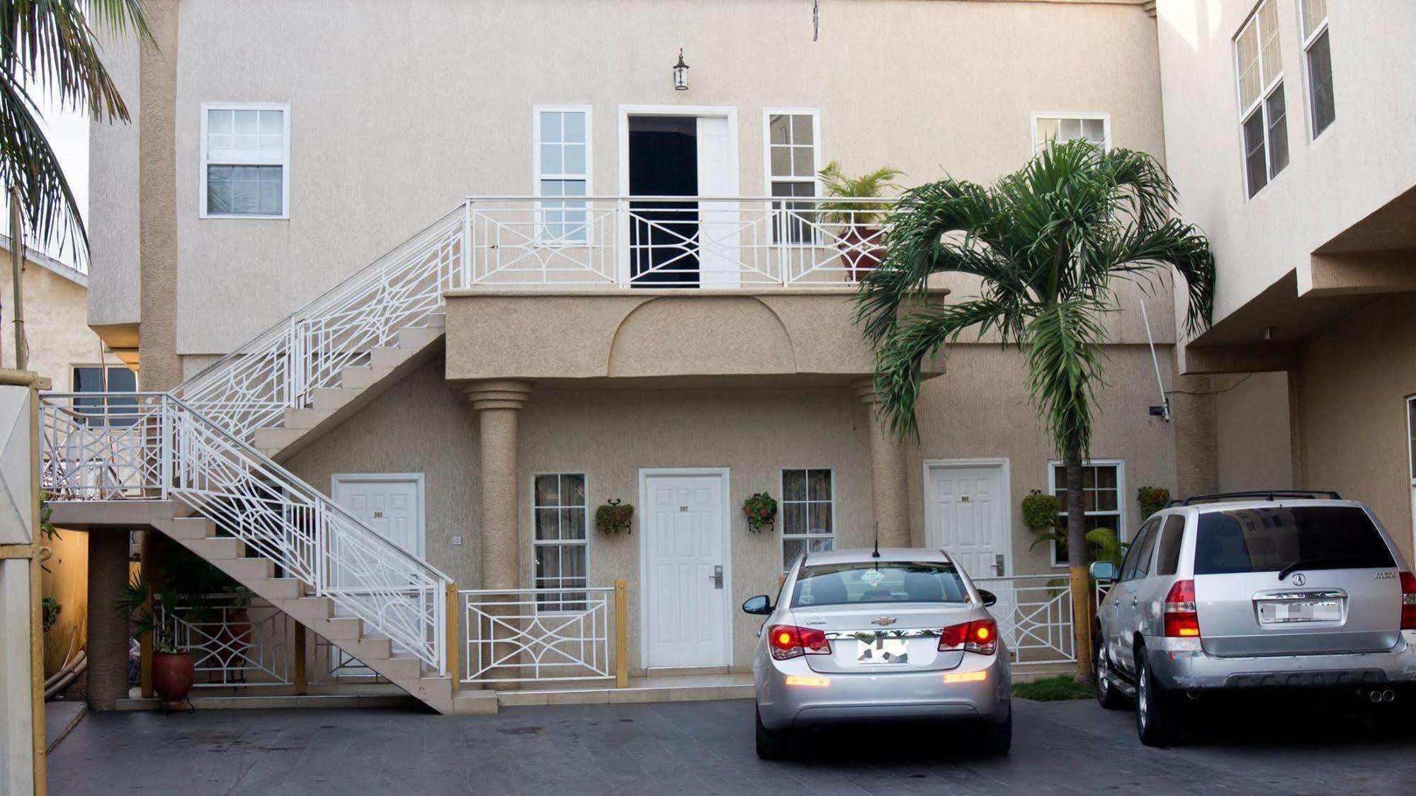 Tropical Enclave Hotel Accra Bagian luar foto