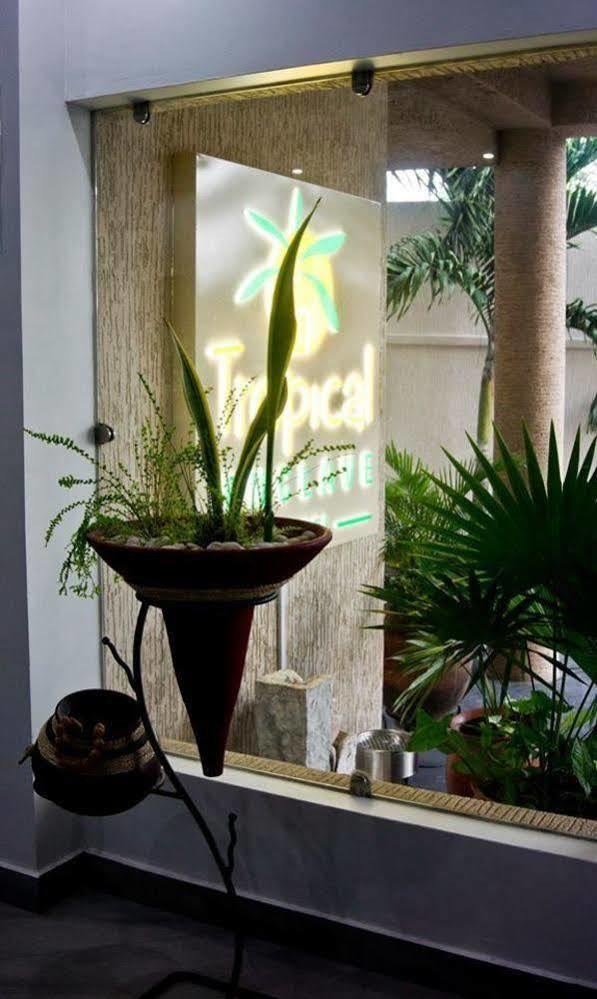 Tropical Enclave Hotel Accra Bagian luar foto